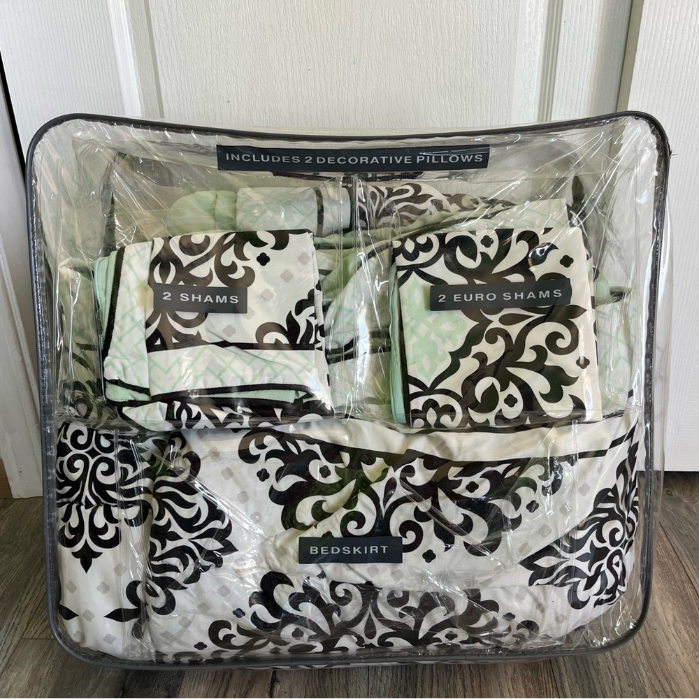Green, white and black queen comforter w/ 2 pillow covers and bed skirt